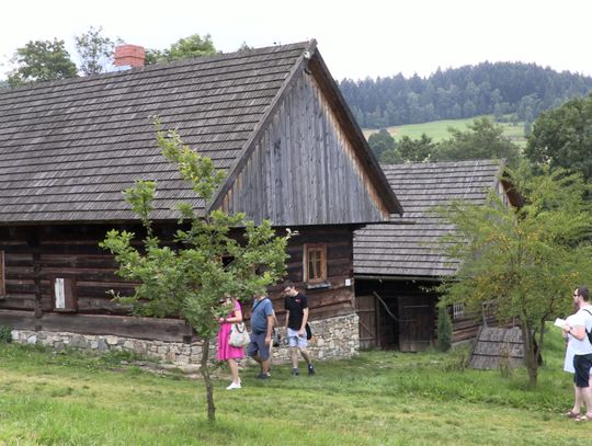 Gilowice Pani Małgosia opowiada o elektryfikacji Przegibka w 1972 roku