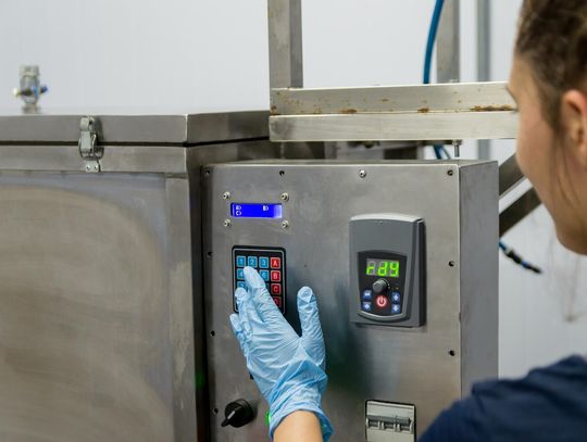 Jak wybrać odpowiedni dozownik grawimetryczny dla swojej produkcji?