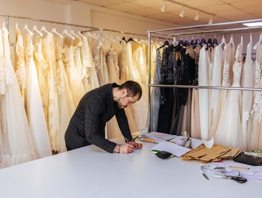 Jak zostać kostiumografem? Od pierwszej inspiracji do pracy na planie filmowym