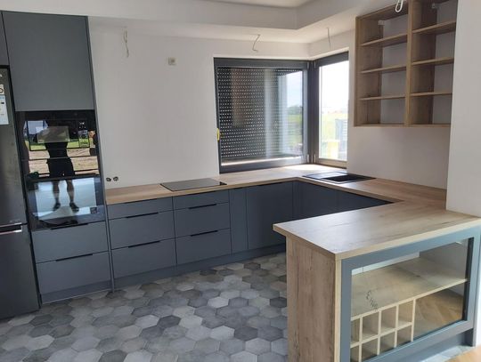 Meble kuchenne Wrocław. Kuchnia Twoich marzeń bez przepłacania. Sprawdź, jak Emma Meble projektuje ergonomiczne przestrzenie kulinarne